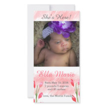 Hon är här i vår blommor födelsemeddelande