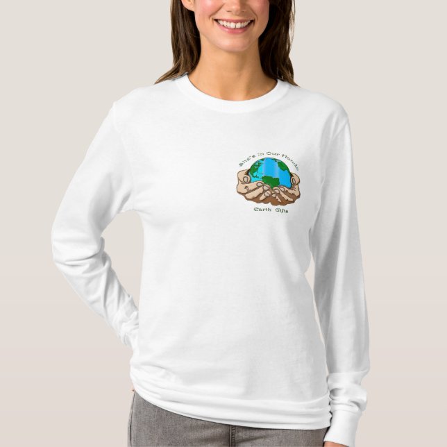 HON ÄR I VÅR HÄNDER-SKORT-samling T-shirt (Framsida)