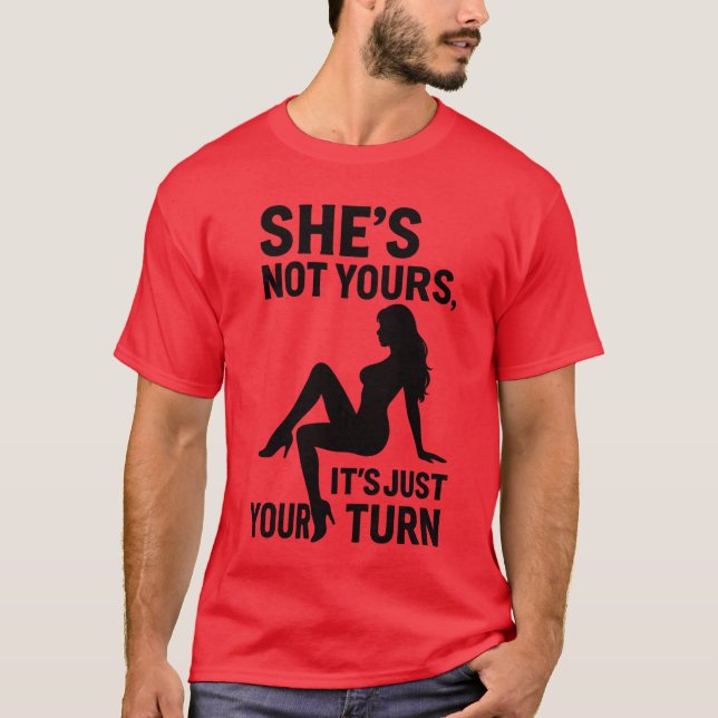 Hon är inte din, det är bara din tur.  t shirt (Framsida)