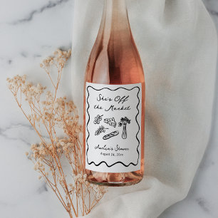 Hon är inte på marknaden Djärv & Whimsical Handrit Vinflaska Etikett