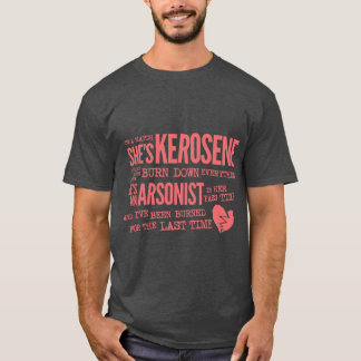 Hon är Kerosene i överstorlek T Shirt