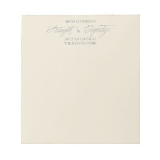 Hon är klädd i Anteckningsblock av styrka och värd