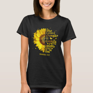 Hon är klädd i starka och värdiga ordspråk t shirt