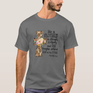 Hon är klädd i styrka och värdighet Kor Leopa T Shirt