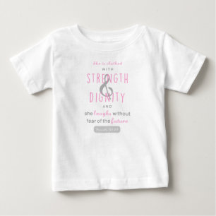 Hon är klädd med starka och värdiga ordspråk 31 t shirt