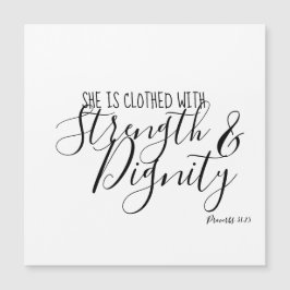 Hon är klädd med styrka och värdighet