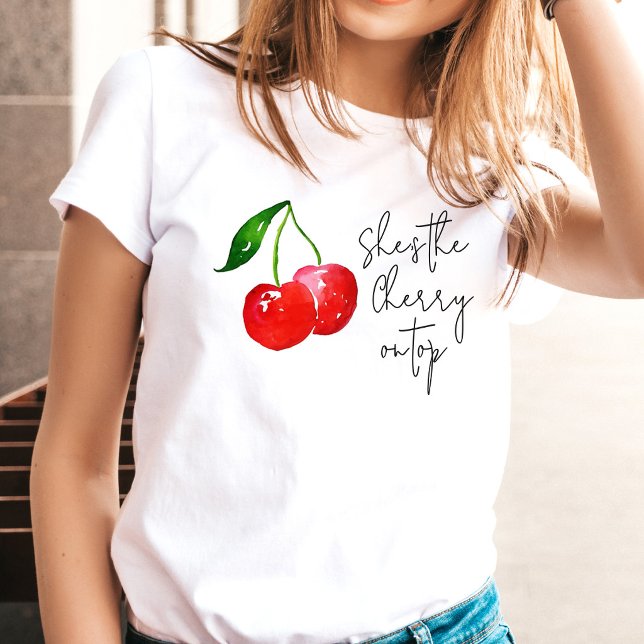 Hon är körsbäret på tårta 🍒 Möhippa T Shirt (Skapare uppladdad)