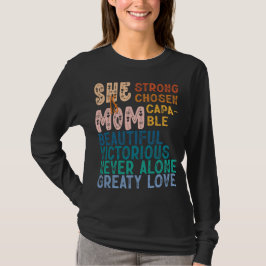 Hon är mamma Inspirerande Retrotypografi Mors dag T Shirt
