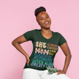 Hon är mamma Inspirerande Retrotypografi Mors dag T Shirt