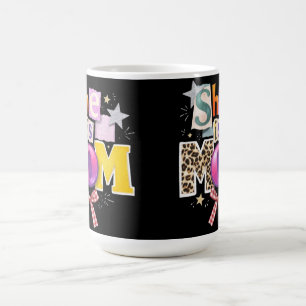 Hon är mamma mammadagen uppskattning kaffemugg