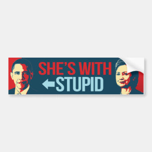 Hon är med dumma Obama - Anti-Obama Anti-Hillary Bildekal