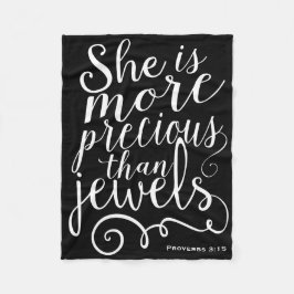 Hon är mer värdefull än de judiska talesmännen Bla Fleecefilt