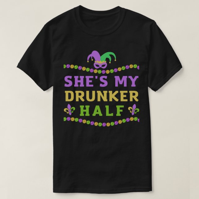 Hon är min Drunker Halfnuny Mardi Gras Couple T Shirt (Design framsida)