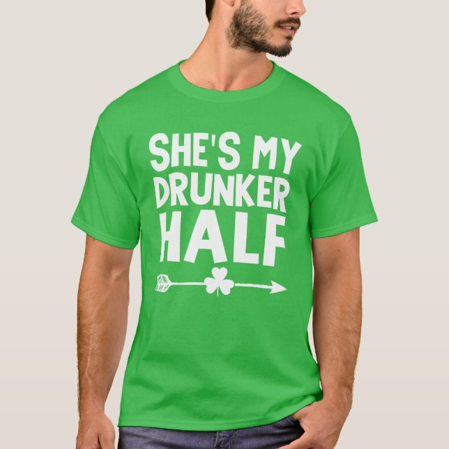 Hon är min Drunker halv St patricks day. T Shirt (Framsida)