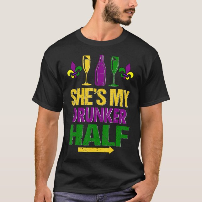 Hon är min Drunker som matchar lite Boykompis Mors T Shirt (Framsida)