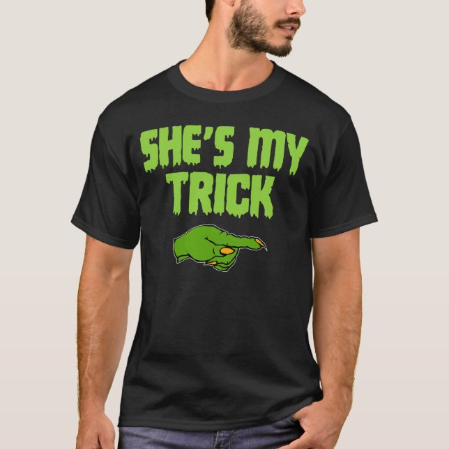 Hon är min låda som matchar Halloween Costume T Shirt (Framsida)