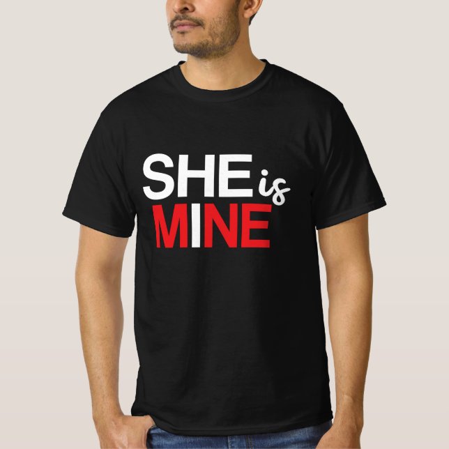 Hon är min - Romantisk design för flickvän T Shirt (Framsida)
