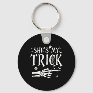 Hon är min skeleton Hand Halloween Costume Cou Nyckelring