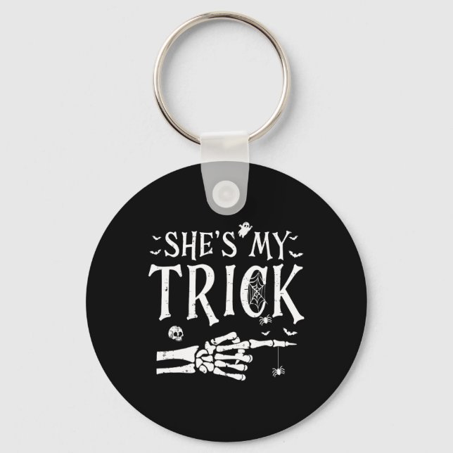 Hon är min skeleton Hand Halloween Costume Cou Nyckelring (Framsida)
