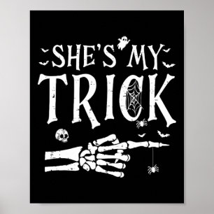 Hon är min skeleton Hand Halloween Costume Cou Poster