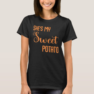 Hon är min sötpotatis i Yam Par Thanksgiving T Shirt