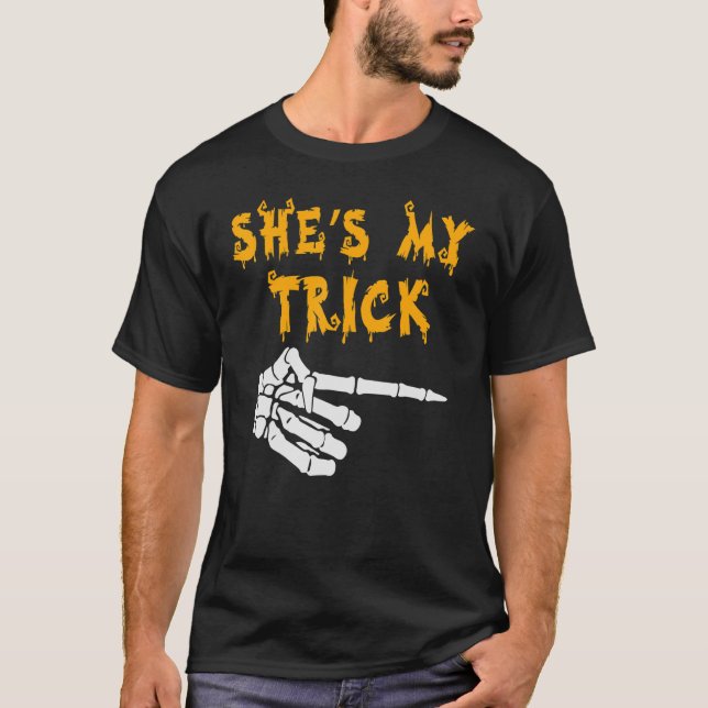Hon är min trick.. Han är min Behandla Cute Matchi T Shirt (Framsida)