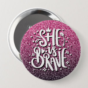 HON ÄR MODIG ANPASSNINGSBAR GLITTER TYPOGRAFI KNAPP