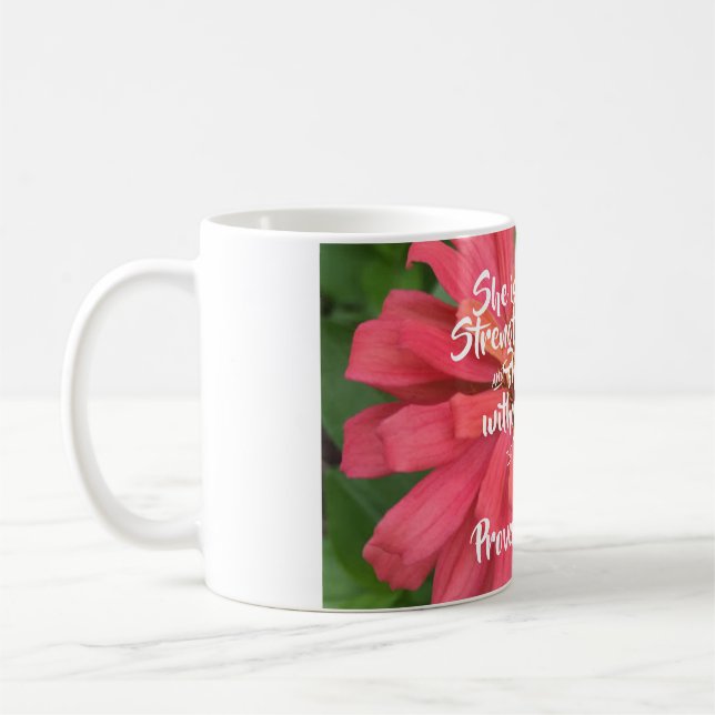 Hon är skriven med värdighet och styrka kaffemugg (Vänster)