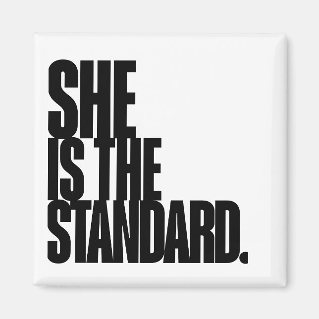 Hon är standarden, motiverande citatkonst magnet (Framsidan)