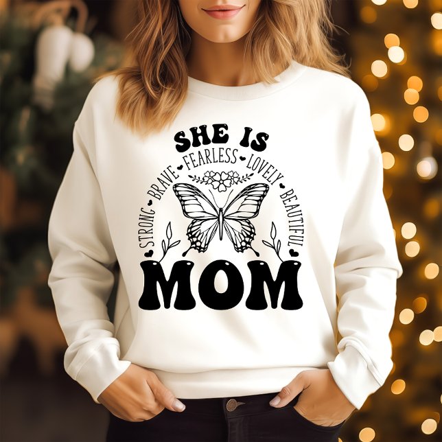 Hon är stark modig rädd t shirt (Skapare uppladdad)