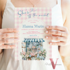 Hon är utanför Inbjudningskort för möhippan