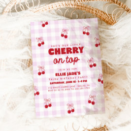 Hon är vår körsbär på toppen rosa Gingham födelsed Inbjudningar