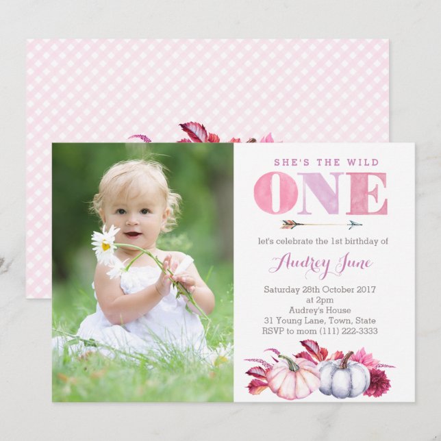 Hon är vilden 1:a födelsedagen Party, Fall Party Inbjudningar (Fram/baksida)