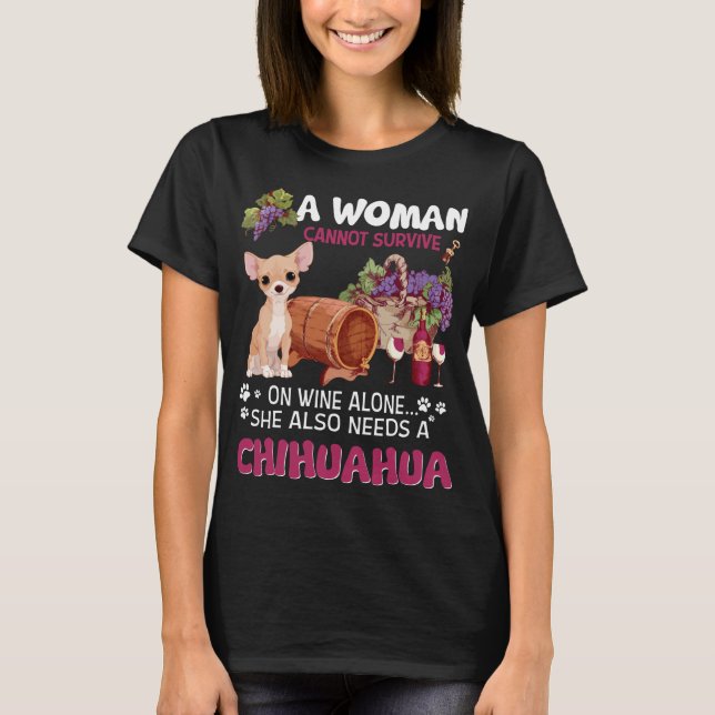 Hon behöver också en chihuahua t shirt (Framsida)