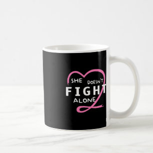Hon bekämpar inte Ensam Breast Cancer Awareness Su Kaffemugg