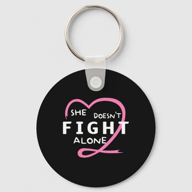 Hon bekämpar inte Ensam Breast Cancer Awareness Su Nyckelring (Framsida)