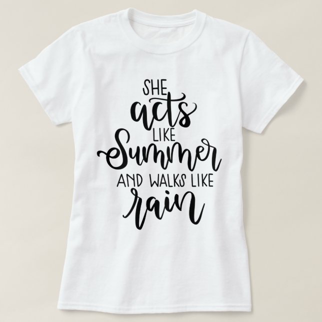 Hon beter sig som sommar och promenader som Rain-  T Shirt (Design framsida)