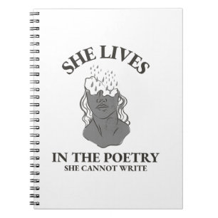 HON BOR I POETRY HON KAN INTE SKRIVA ANTECKNINGSBOK