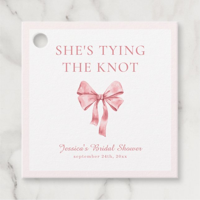 Hon Bröllar - Mjuk Rosa Coquette Sällskap Gåvor Etiketter (Framsida)