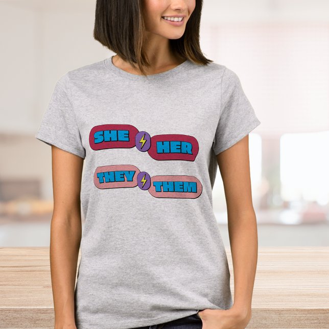 Hon de Gender Pronouns T Shirt (Skapare uppladdad)