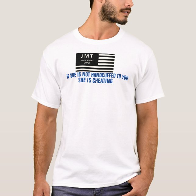 HON FUSKAR OCKSÅ Basic T-Shirt för män (Framsida)