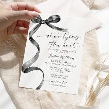 Hon Gifter sig Black Bow Möhippa