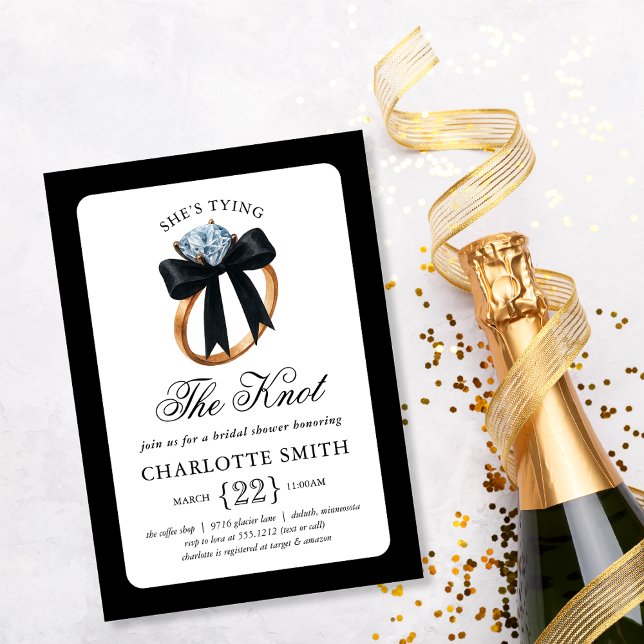 Hon Gifter sig Black Bow Ring Möhippa Inbjudningar (She’s Tying the Knot Black Bow Diamond Engagement Ring Bridal Shower Invitation)