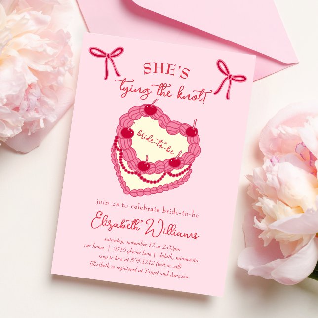 Hon Gifter sig Möhippan Coquette Cherry Inbjudningar (She's Tying the Knot Coquette Cherry Bridal Shower Invitation)