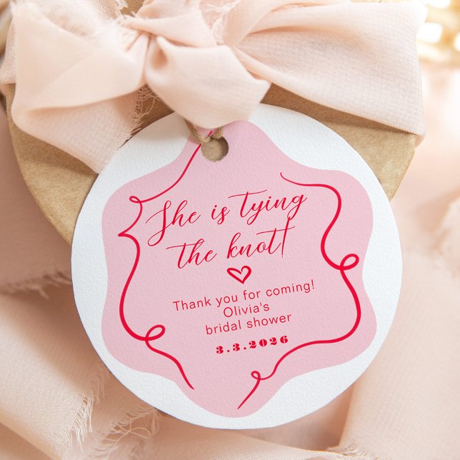 Hon gifter sig retro vågigt rosa och rött gåvor etiketter (Skapare uppladdad)