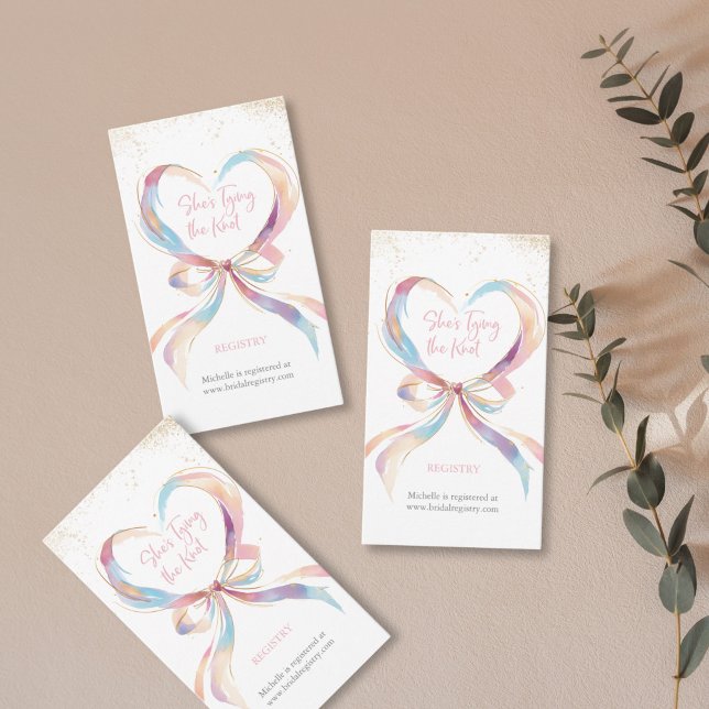 Hon Gifter sig Rosa Bow Möhippa Invita Tilläggskort (pastel watercolor pink bow ribbon forming a heart shape with gold glitter details bridal shower invi)