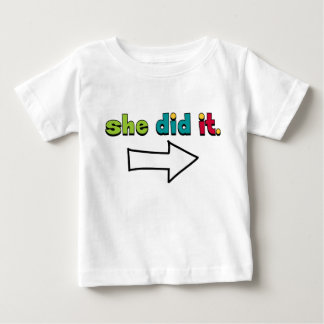 Hon gjorde det (1 av 2) den högra pilen: Organiskt T-shirt