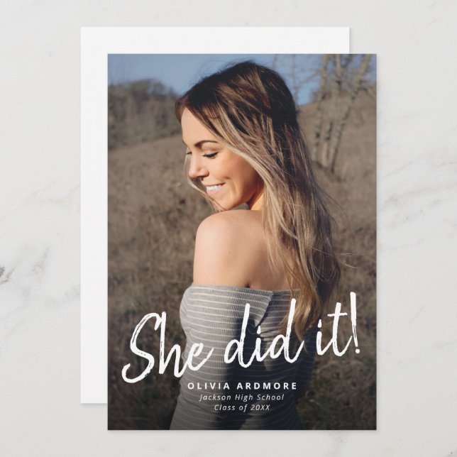 Hon gjorde det! Fotoinbjudan till Studenten Inbjudningar (Fram/baksida)