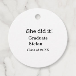 Hon gjorde det genom att lägga till namn-klass med gåvor etiketter