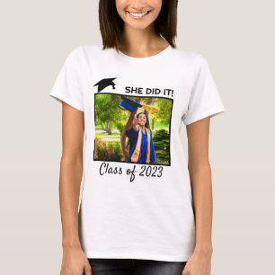Hon gjorde det i klass 2023 Gratulerara fotot Stud T Shirt